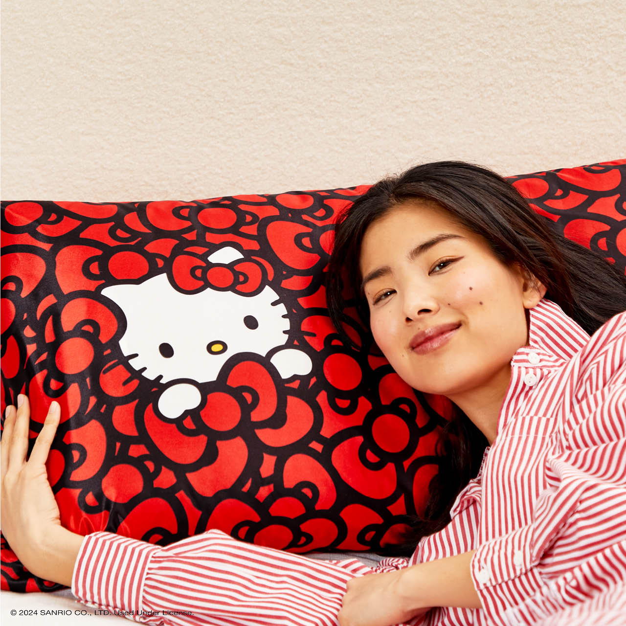 Federa in raso Kitsch x Hello Kitty - Hello Kitty si bagna in un mare di fiocchi